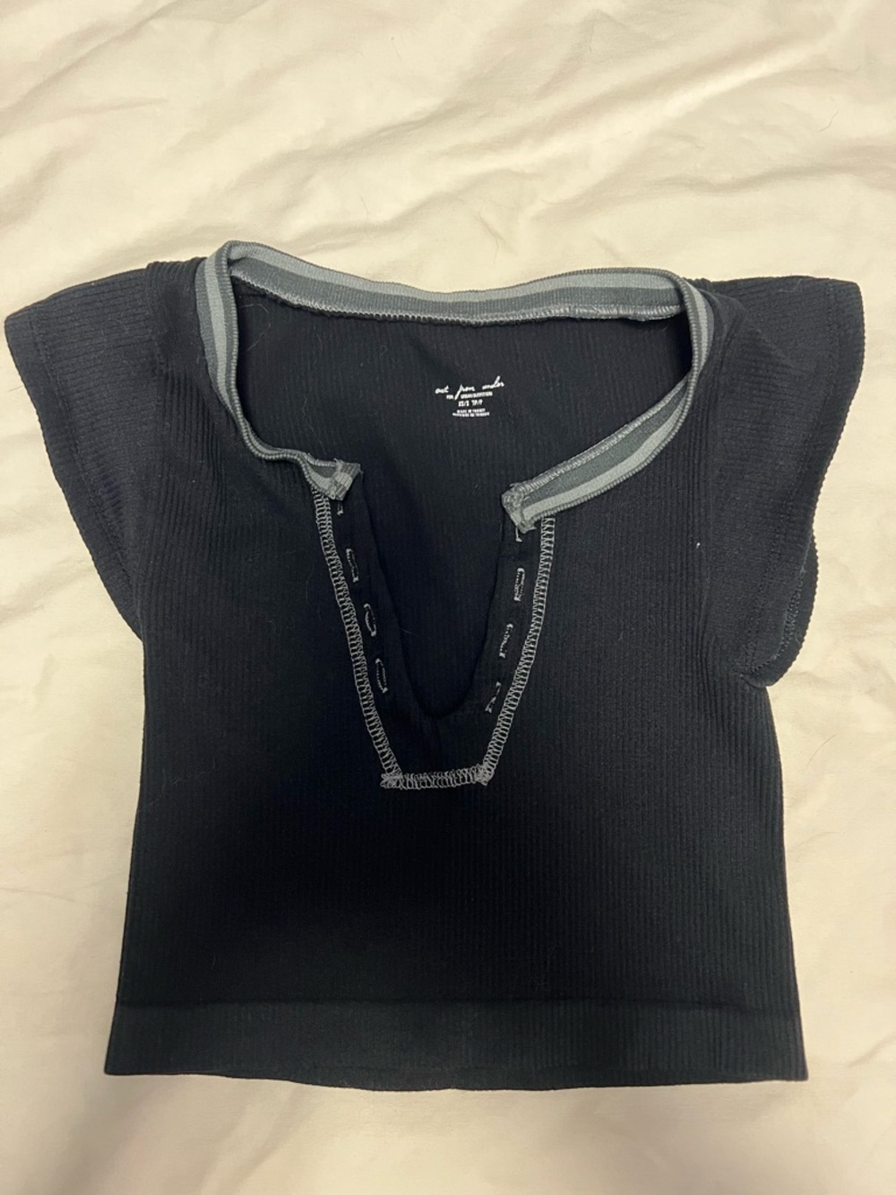 Women’s Out from Under Black Cap Sleeve V-Neck Crop Top Size XS/S